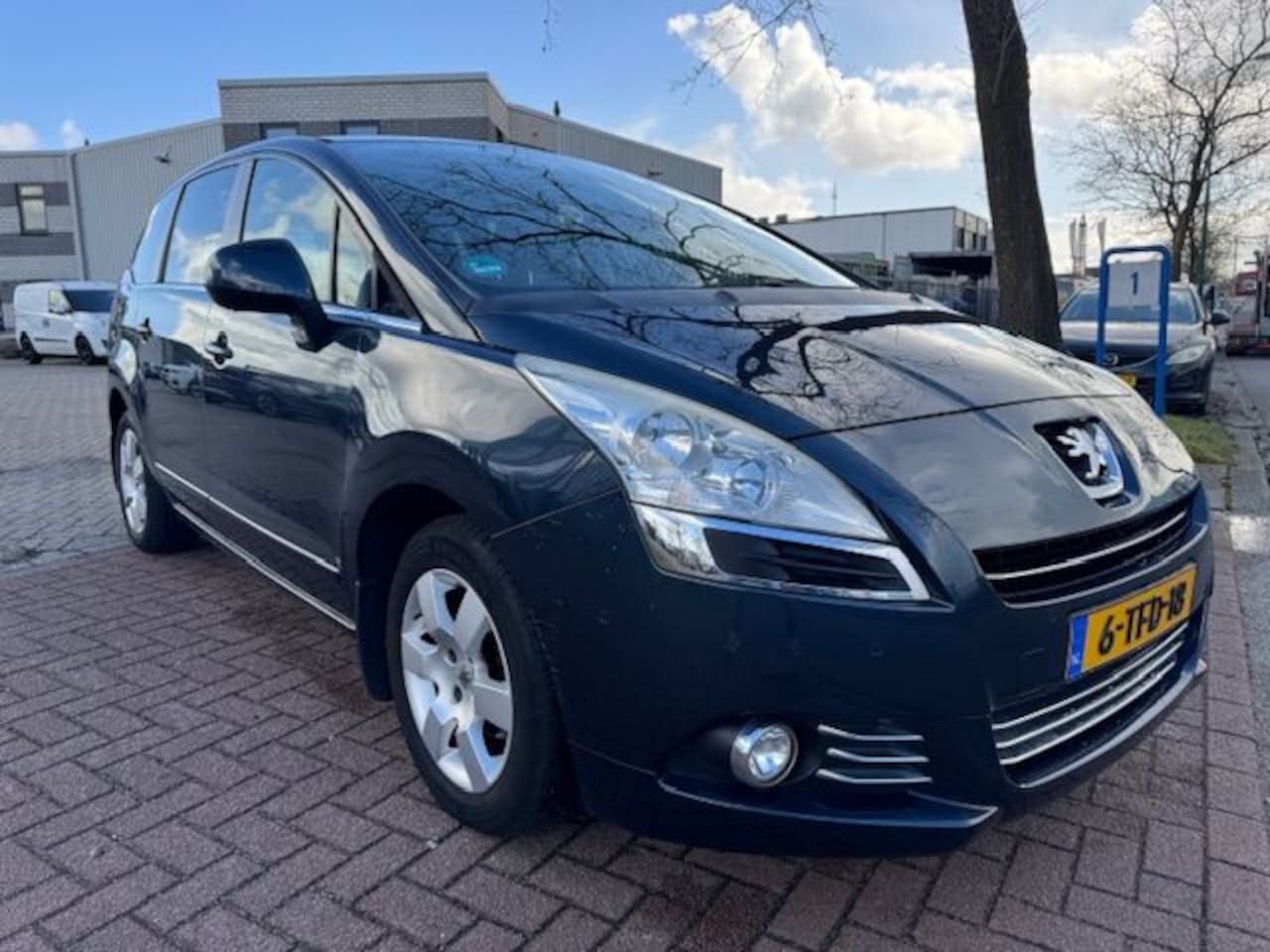 Peugeot 5008 - 1.6 VTi Blue Lease 5persoons Airco/ECC,Navigatie EXPORT PRIJS - AutoWereld.nl