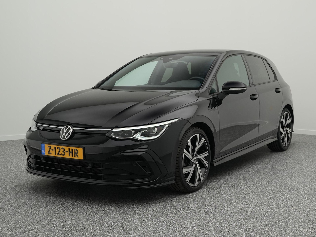 Volkswagen Golf Plus - R-Line 1.5 eTSI 150 PK | LED Plus | Stuur- Stoelverwarming | Trekhaak | Achteruitrijcamera - AutoWereld.nl