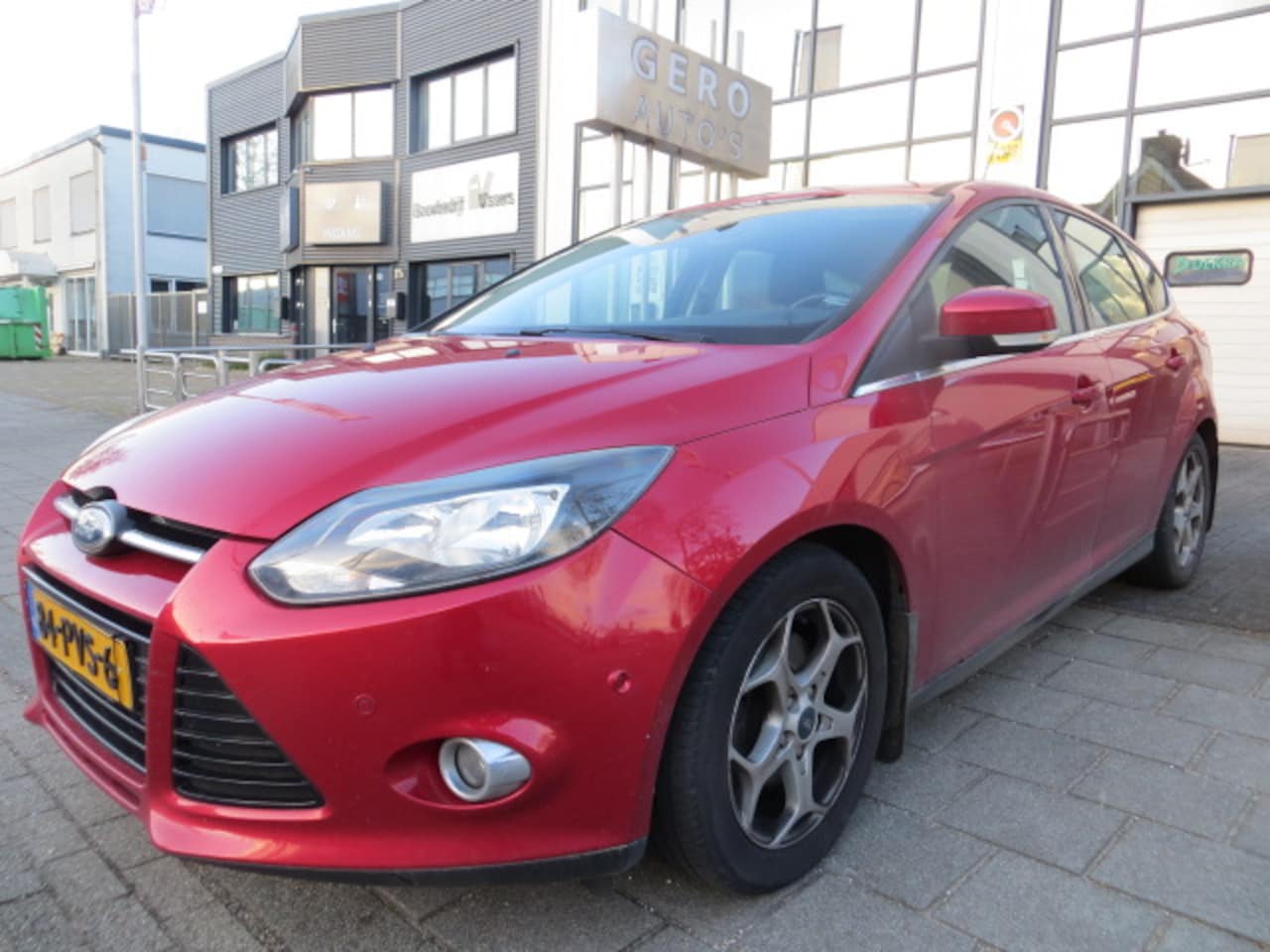 Ford Focus - 1.6 EcoBoost First Edition hb motor loopt onregelmatig handel meeneemprijs ! - AutoWereld.nl