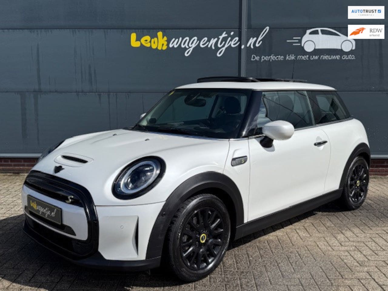 MINI Mini-Electric - Classic *pano *leder *camera *head up etc - AutoWereld.nl