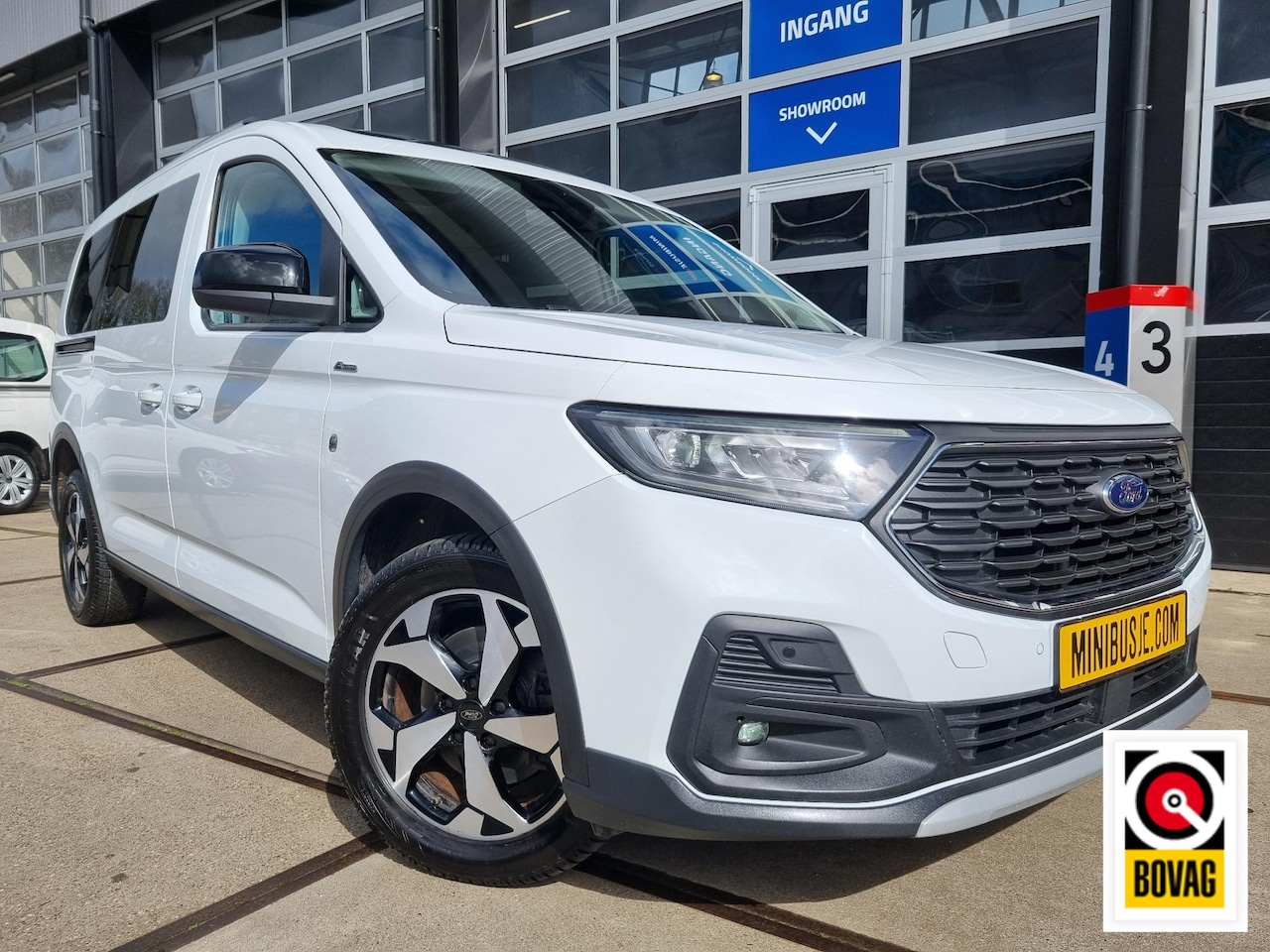 Ford Grand Tourneo Connect - 1.5 Active PANORAMADAK / NAVI / CAMERA / AIRCO ECC / CRUISE - AutoWereld.nl