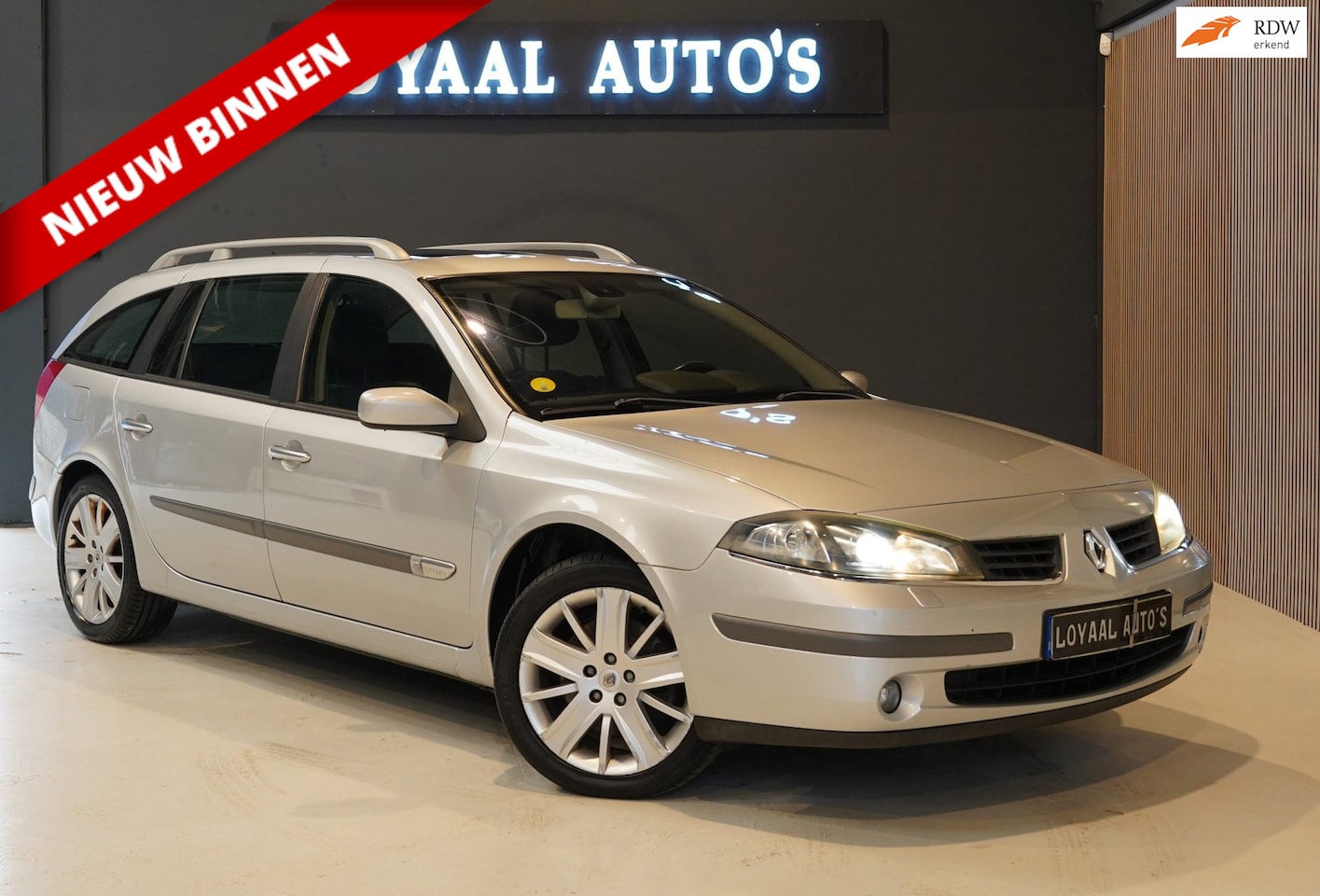 Renault Laguna Grand Tour - 2.0-16V Tech Line | 1E EIG | PANO | AIRCO | PDC | CRUISE | NAVI | APK | NAP. - AutoWereld.nl