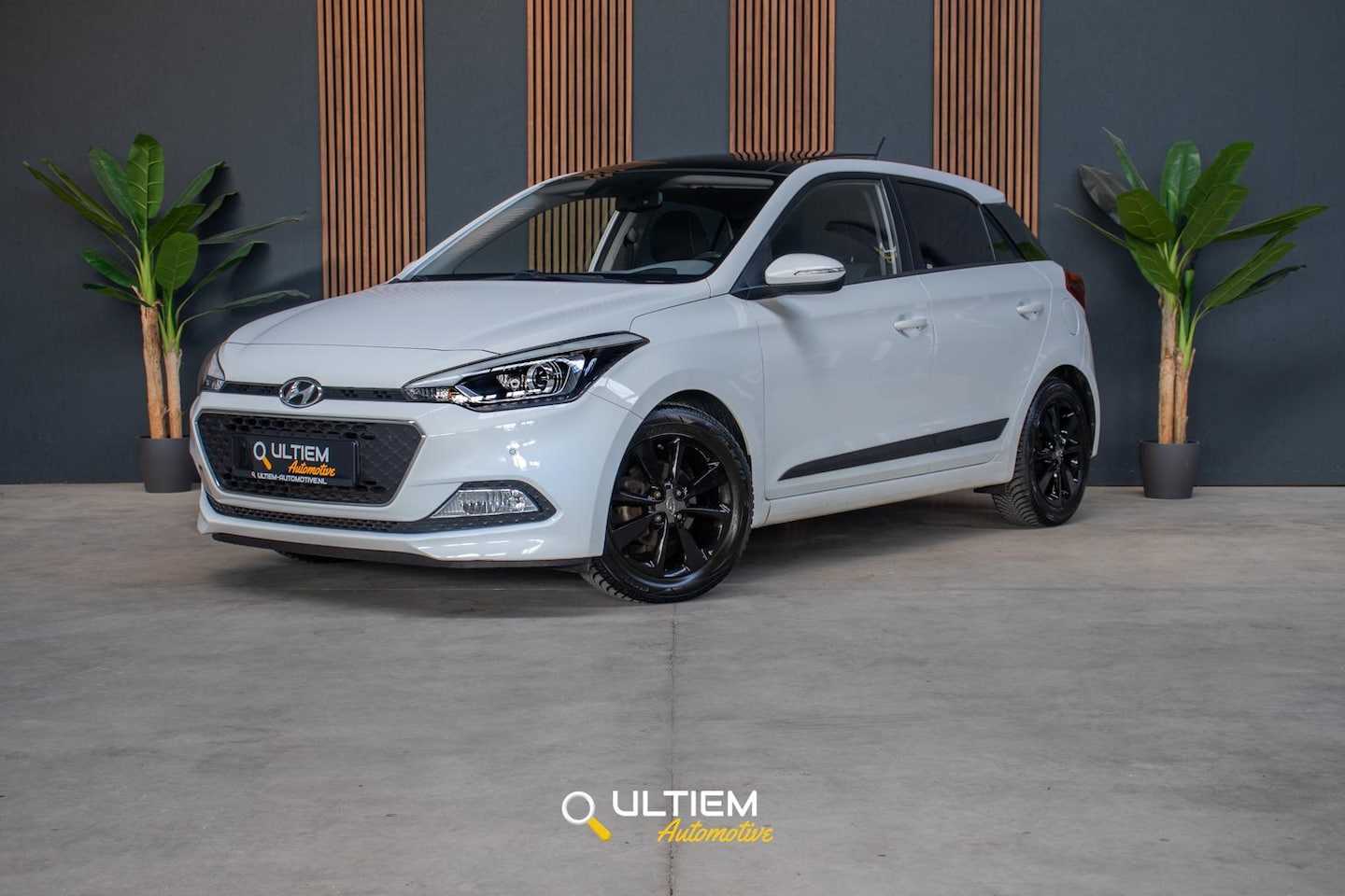 Hyundai i20 - 1.2 HP i-Motion Premium | PANO*CRUISE*LED - AutoWereld.nl