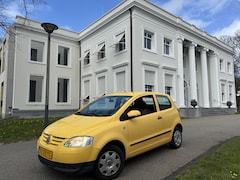 Volkswagen Fox - 1.2 YELLOW STUURBEKR 1:20, RIJKLAAR