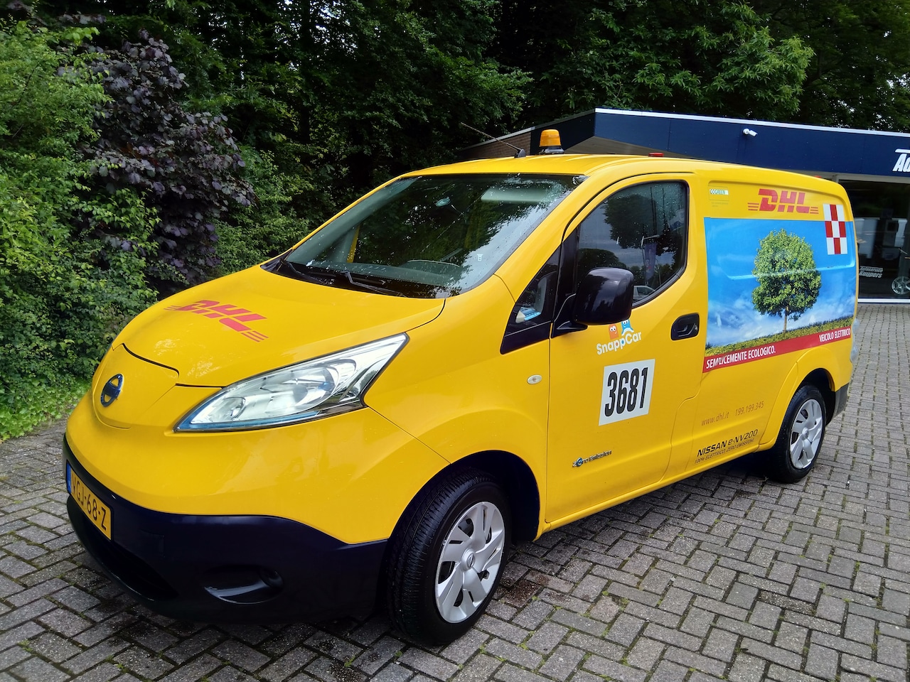 NISSAN E-NV200