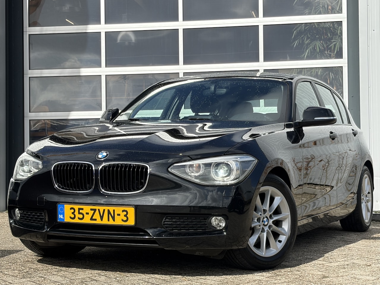 BMW 1-serie - 114i EDE Business+ 100pk | Bi-xenon koplampen | Bluetooth | Cruise control | Lederen bekle - AutoWereld.nl