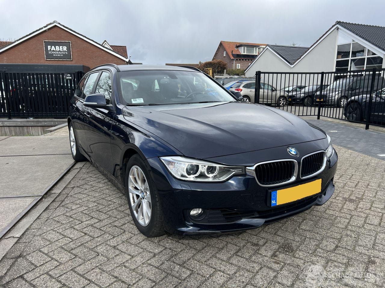 BMW 3-serie Touring - 320i High Executive 320i High Executive - AutoWereld.nl