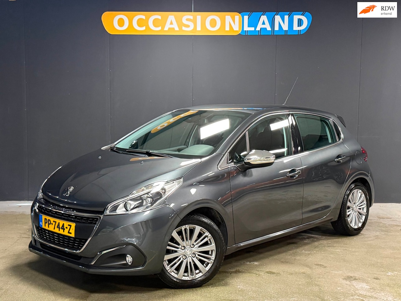 Peugeot 208 - 1.2 PureTech Blue Lease Executive|CARPLAY|NAVI|CRUISE|BLUETOOTH|NAP|5DRS|16INCH| - AutoWereld.nl