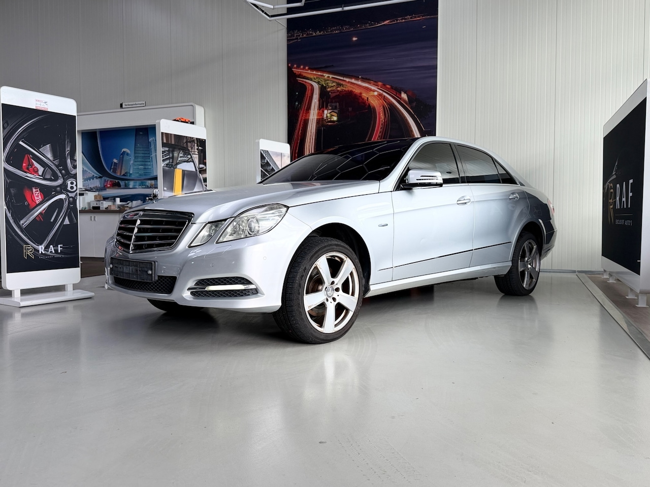 Mercedes-Benz E-klasse - 350 CGI Elegance 4-Matic 350 CGI Elegance 4-Matic,export - AutoWereld.nl