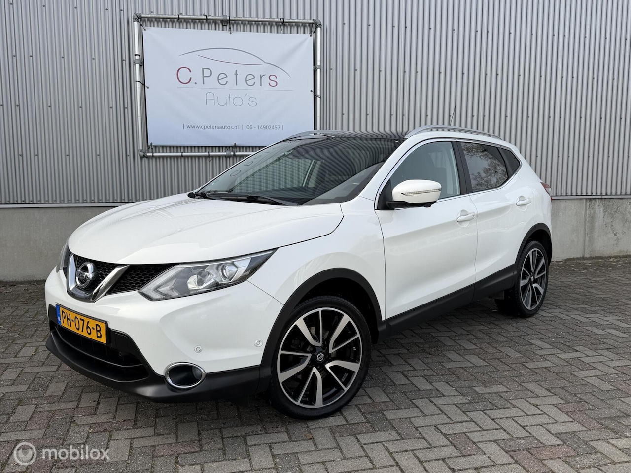 Nissan Qashqai - 1.2 Tekna Full options / Leer / Camera / Panoramadak / Trekhaak / Keyless / Xenon / NAP - AutoWereld.nl