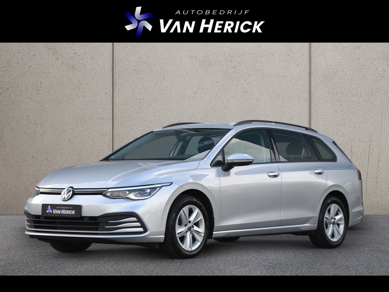 Volkswagen Golf Variant - 1.5 eTSI Life Business Automaat | ACC | Winterpakket | Full LED koplampen - AutoWereld.nl