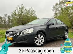 Volvo S60 - 1.6 T4 Kinetic Automaat / 2e Eigenaar / Navigatie / Clima / Trekhaak / Goed Onderhouden /