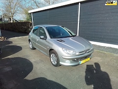 Peugeot 206 - 1.4 Air-line 3 AIRCO 5 drs Zeer lux, s NL auto 120 000 km nap