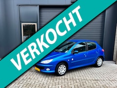 Peugeot 206 - 1.4 5DRS | AIRCO | LAGE KM-STAND | CRUISE CONTROL | CENTR VERGRENDELING |APK 10-2026