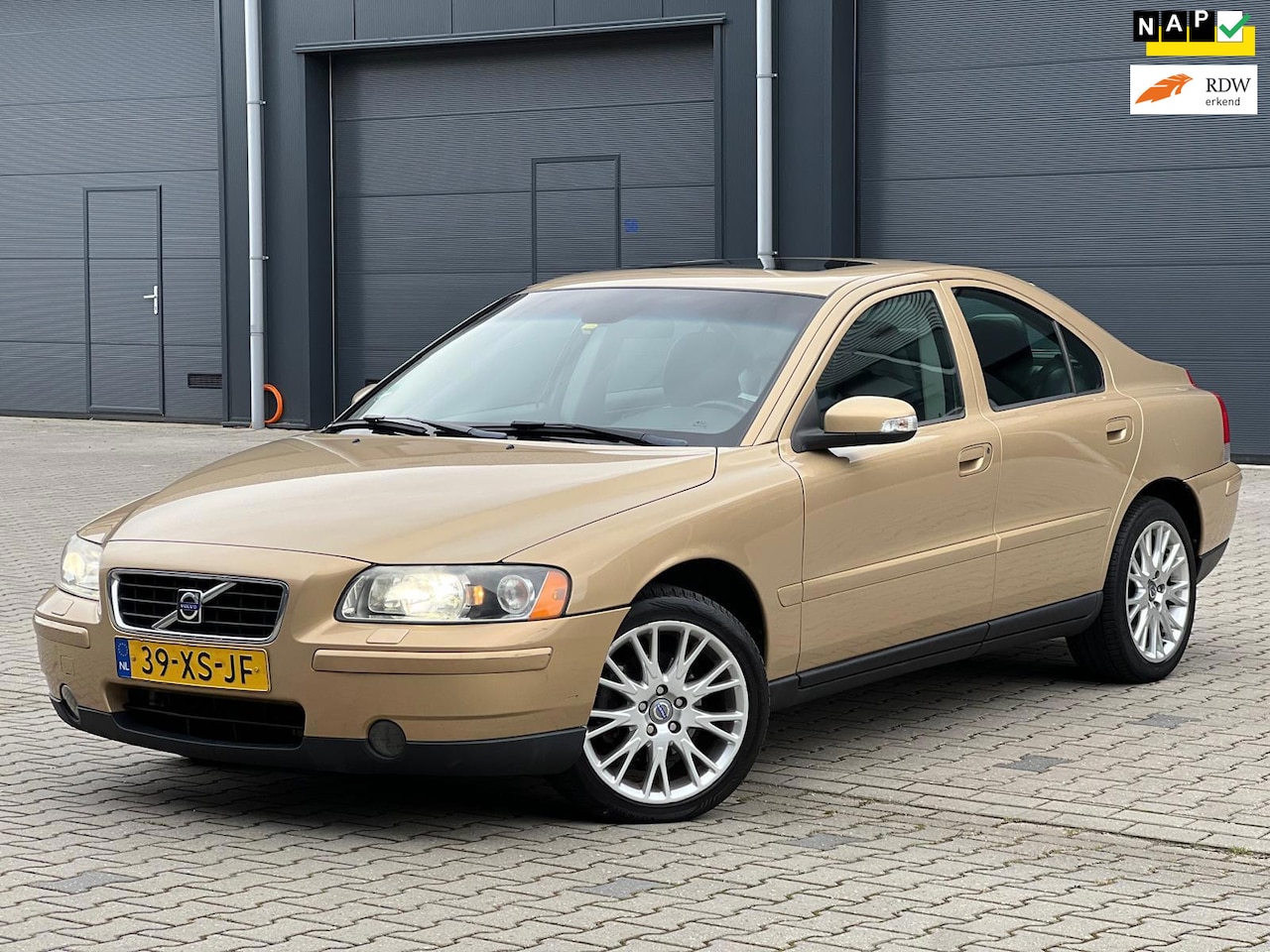 Volvo S60 - 2.4 Drivers Edition Schuif-Kanteldak Lmv - AutoWereld.nl