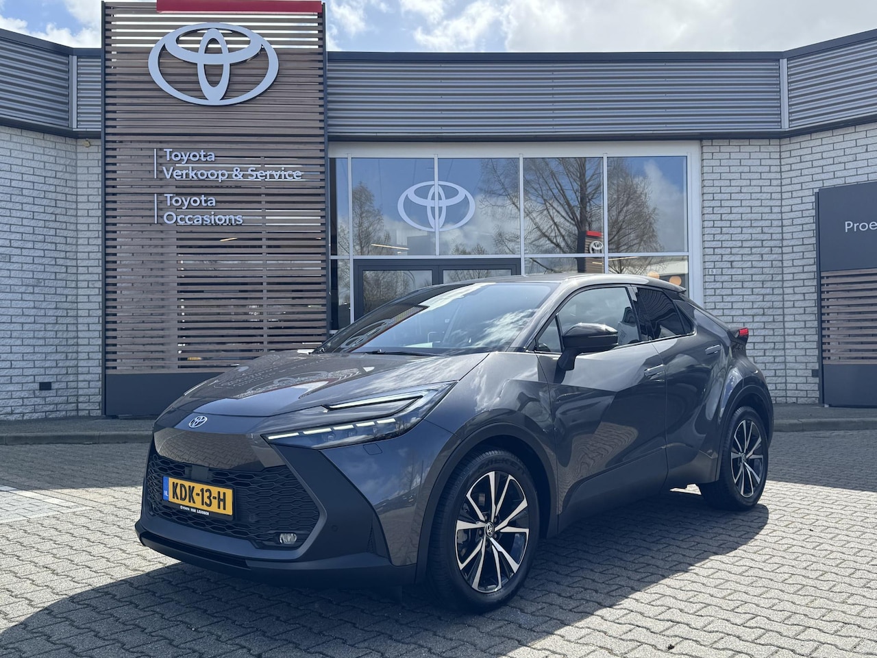 Toyota C-HR - 1.8 HYBRID 140 FIRST-EDITION STOEL/STUURVERW BLIND-SPOT PARK-SENSOREN NAVI APPLE/ANDROID E - AutoWereld.nl