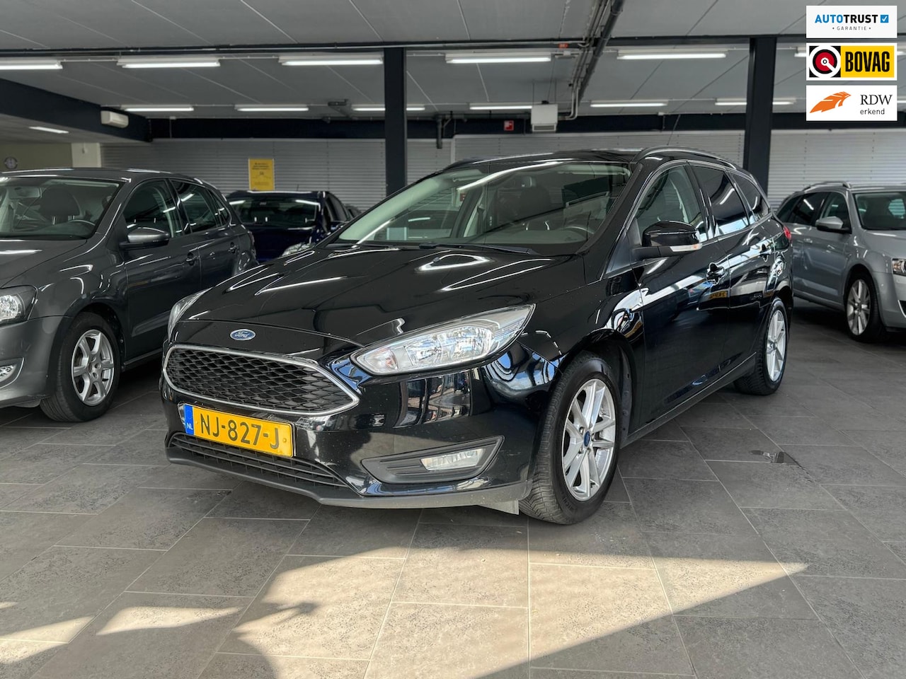 Ford Focus Wagon - 1.5 TDCI Titanium navigatie clima cruise controle lm-velgen elektrische pakket parkeersens - AutoWereld.nl