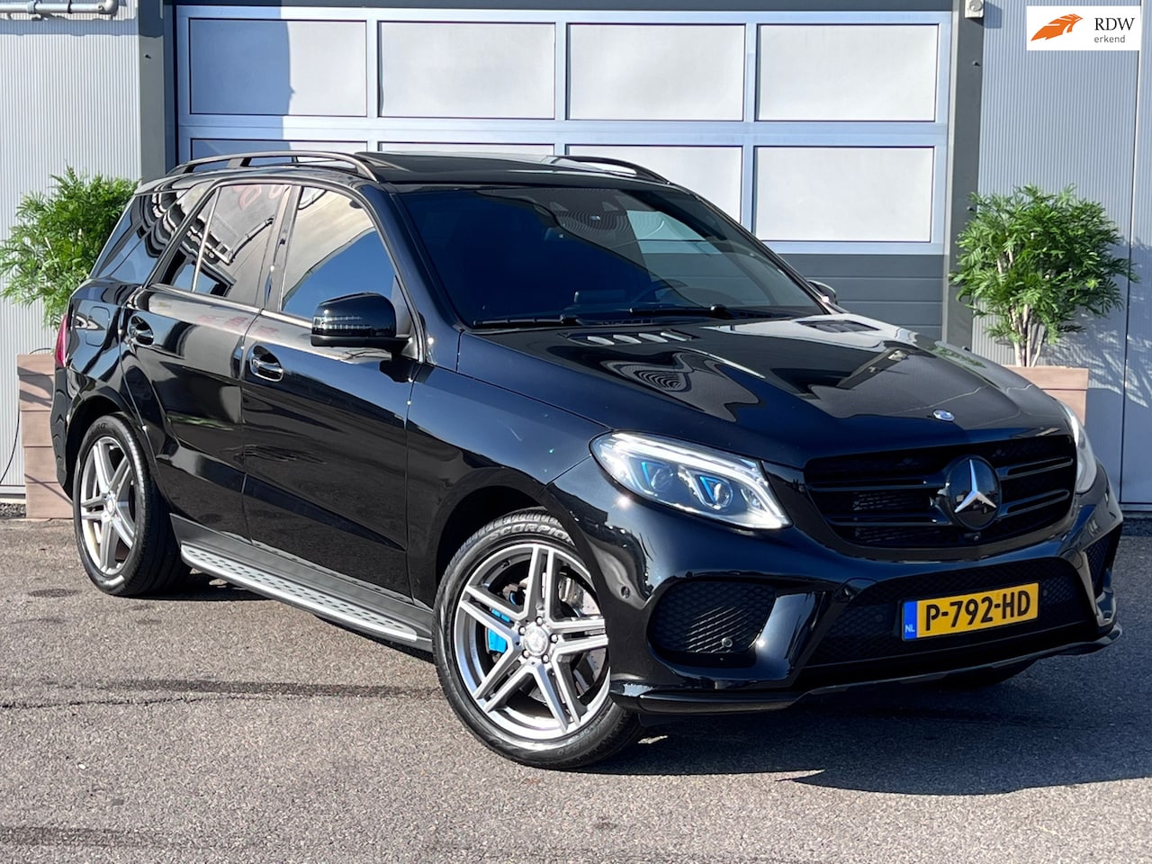 Mercedes-Benz GLE-Klasse - 500 e 4MATIC / AMG / PANO / NAVI / XENON / CAMERA / VOLLE UITVOERING / INRUIL MOGELIJK - AutoWereld.nl