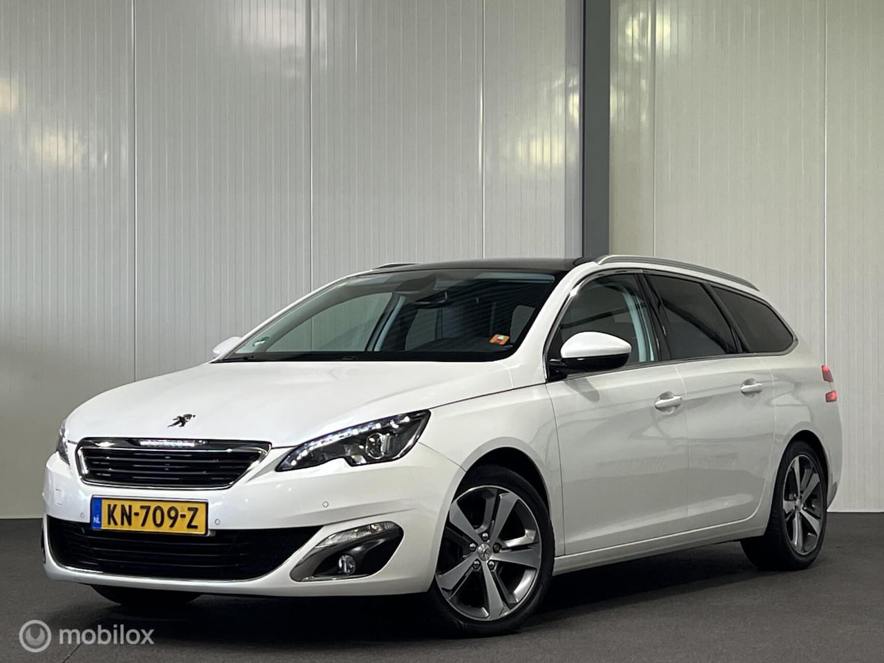 Peugeot 308 SW - 1.6 BlueHDI AUTOMAAT Premium [ NAP LED leder trekhaak ] - AutoWereld.nl