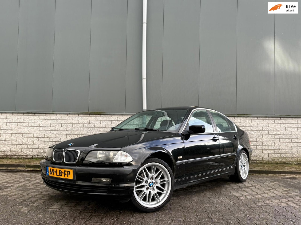 BMW 3-serie - 323i E46 Executive-Schuifdak-Leer-Stoelverwarming-Trekhaak - AutoWereld.nl