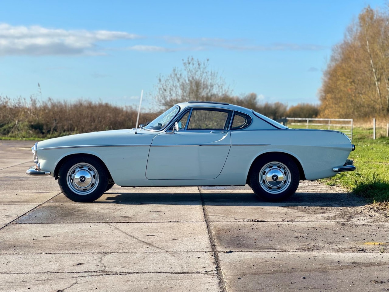 Volvo 1800 - 1800S Leren schuifdak, prachtige kleurstelling, nardi stuur, technisch super - AutoWereld.nl