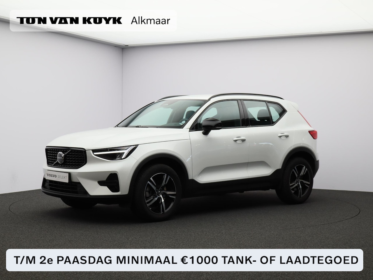 Volvo XC40 - 2.0 B4 Plus Dark / Trekhaak / Stoel+stuur+voorruitverwarming / Harman Kardon / Elektr. bed - AutoWereld.nl