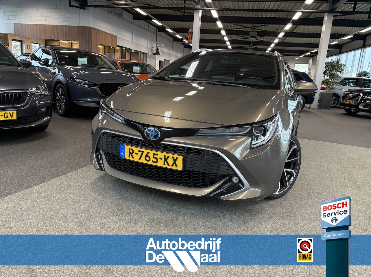 Toyota Corolla Touring Sports - 2.0 Hybrid 180pk Premium Automaat LEDER/KEYLESS/CAMERA/DODEHOEK/18INCH/LED/PDC/STOELVERWAR - AutoWereld.nl