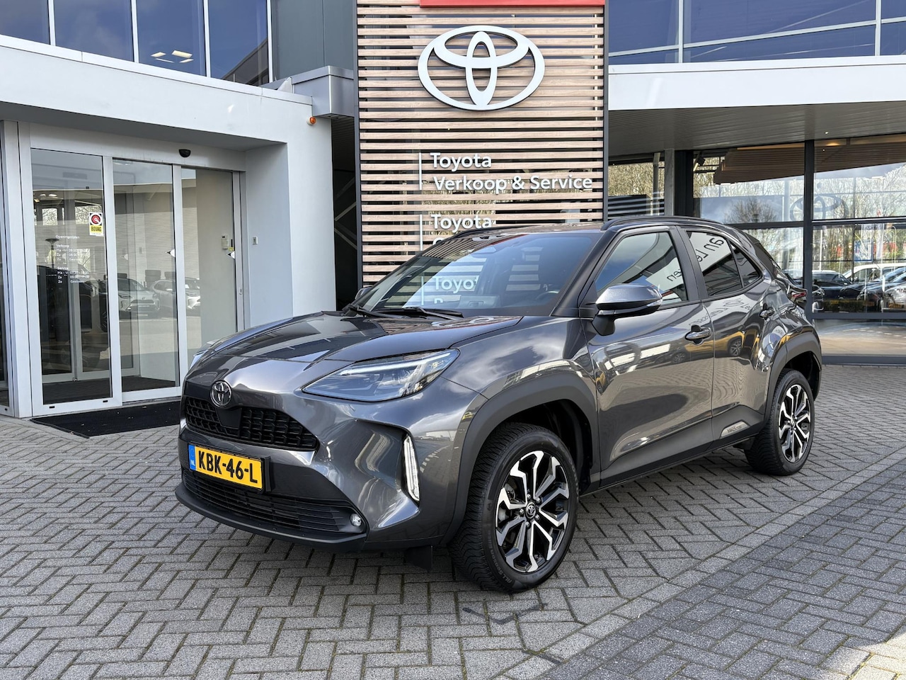 Toyota Yaris Cross - 1.5 Hybrid 115 First Edition APPLE/ANDROID STOEL/STUURVERWARMING NAVI AD-CRUISE PRIVACY-GL - AutoWereld.nl