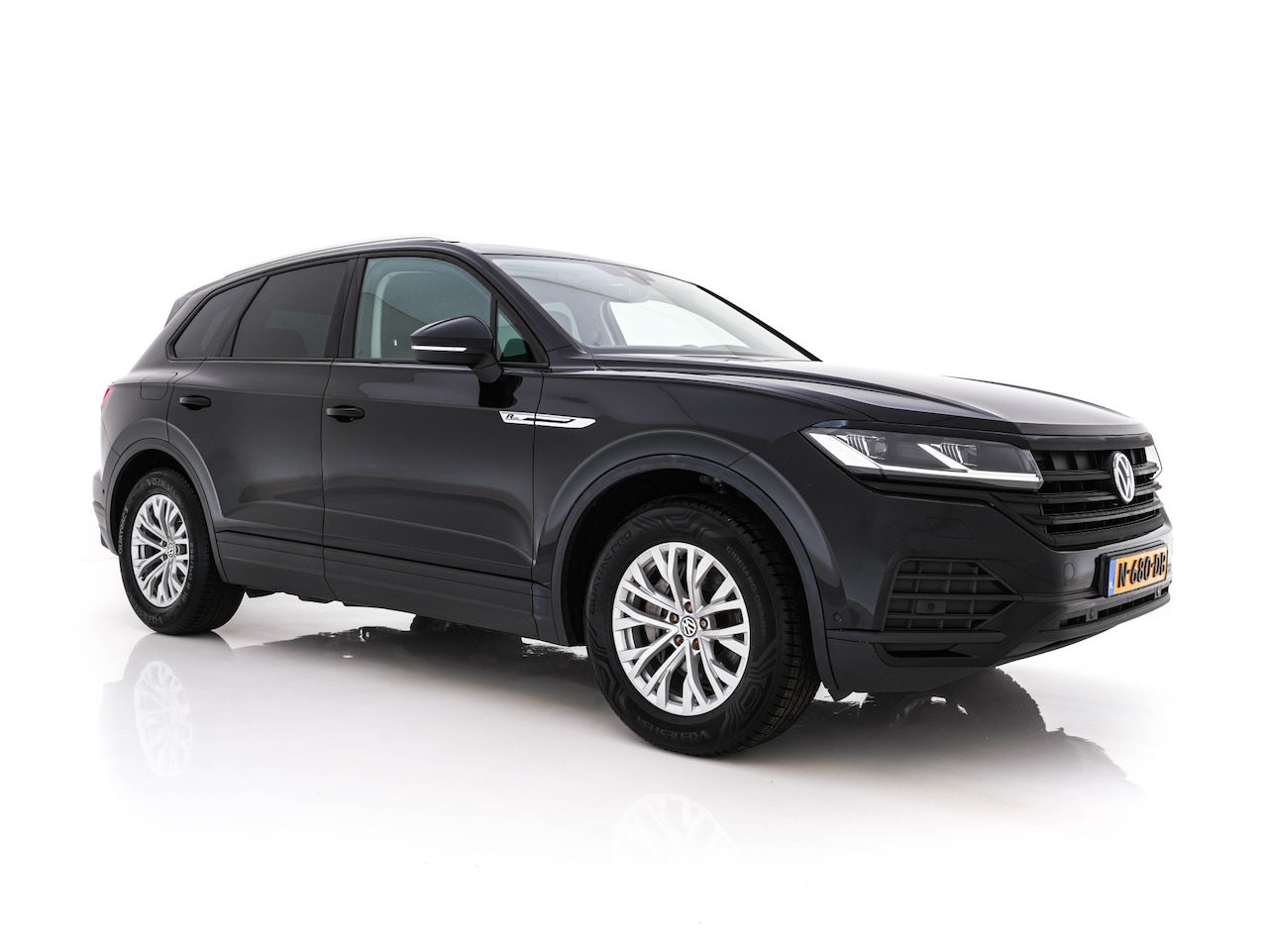 Volkswagen Touareg - 3.0 TDI R-Line (INCL-BTW) Aut. *LEATHER | FULL-LED | BLIND-SPOT | HEATED-COMFORTSEATS | AI - AutoWereld.nl