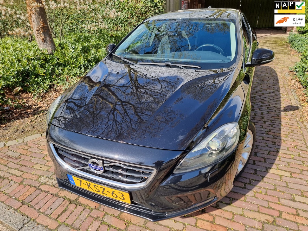 Volvo V40 - 1.6 D2 Momentum Xenon/Navi/Pdc/Stoelverwarming - AutoWereld.nl