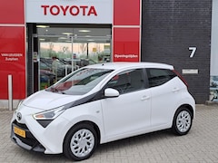 Toyota Aygo X - X-PLAY CAMERA AIRCO APPLE/ANDROID AUDIO-STUURWIELBEDIENING LED-DAGRIJVERL