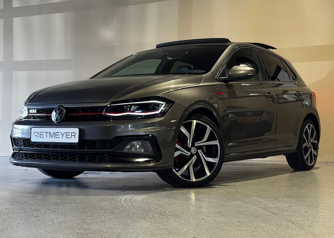 Volkswagen Polo - 2.0 TSI GTI |Pano |Digital |Led |Keyless |Camera |ACC - AutoWereld.nl