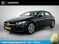 Mercedes-Benz A-klasse - 180 Handgeschakeld | Achteruitrijcamera | Stoelverwarming | DAB+ Digitale radio | 17 inch