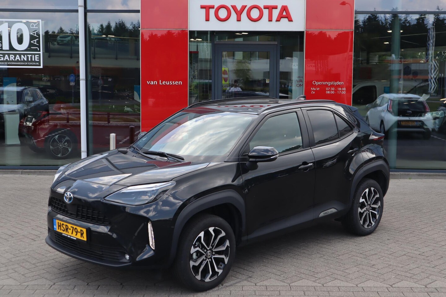 Toyota Yaris Cross - 1.5 HYBRID STYLE PANORAMADAK HEAD-UP-DISPLAY EL-ACHTERKLEP STUUR/STOELVERWARMING LED-PAKKE - AutoWereld.nl