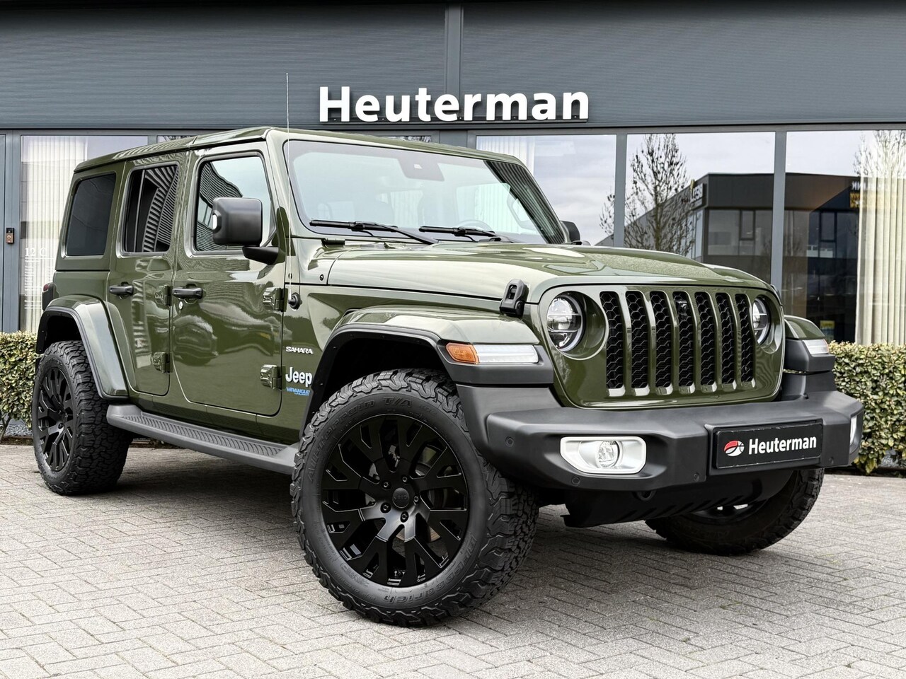 Jeep Wrangler Unlimited - 4xe 380 Sahara Brute velgen/ Hard Top/ Trekhaak - AutoWereld.nl