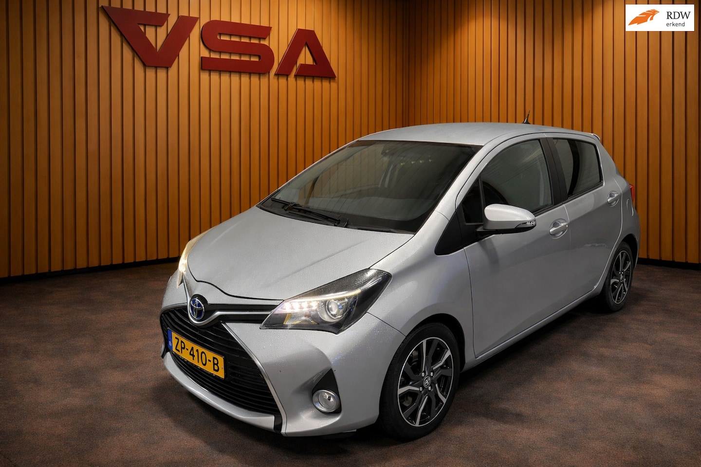 Toyota Yaris - 1.5 Hybrid Lease Limited Bi-Tone 1.5 Hybrid Lease Limited Bi-Tone - AutoWereld.nl