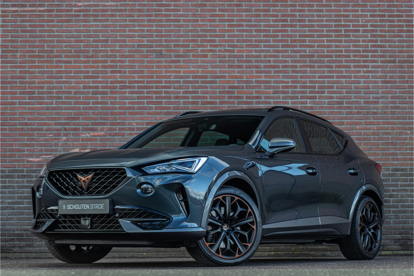 CUPRA Formentor - 1.4 e-Hybrid 245pk VZ, Panoramadak, Camera, Trekhaak, Stoelverwarming, Park Assist, Adapti - AutoWereld.nl