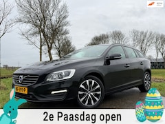 Volvo V60 - 2.0 D4 Summum Automaat | Leder | BLIS | Navi | Stoelverwarming | Trekhaak | 17" Velgen | C