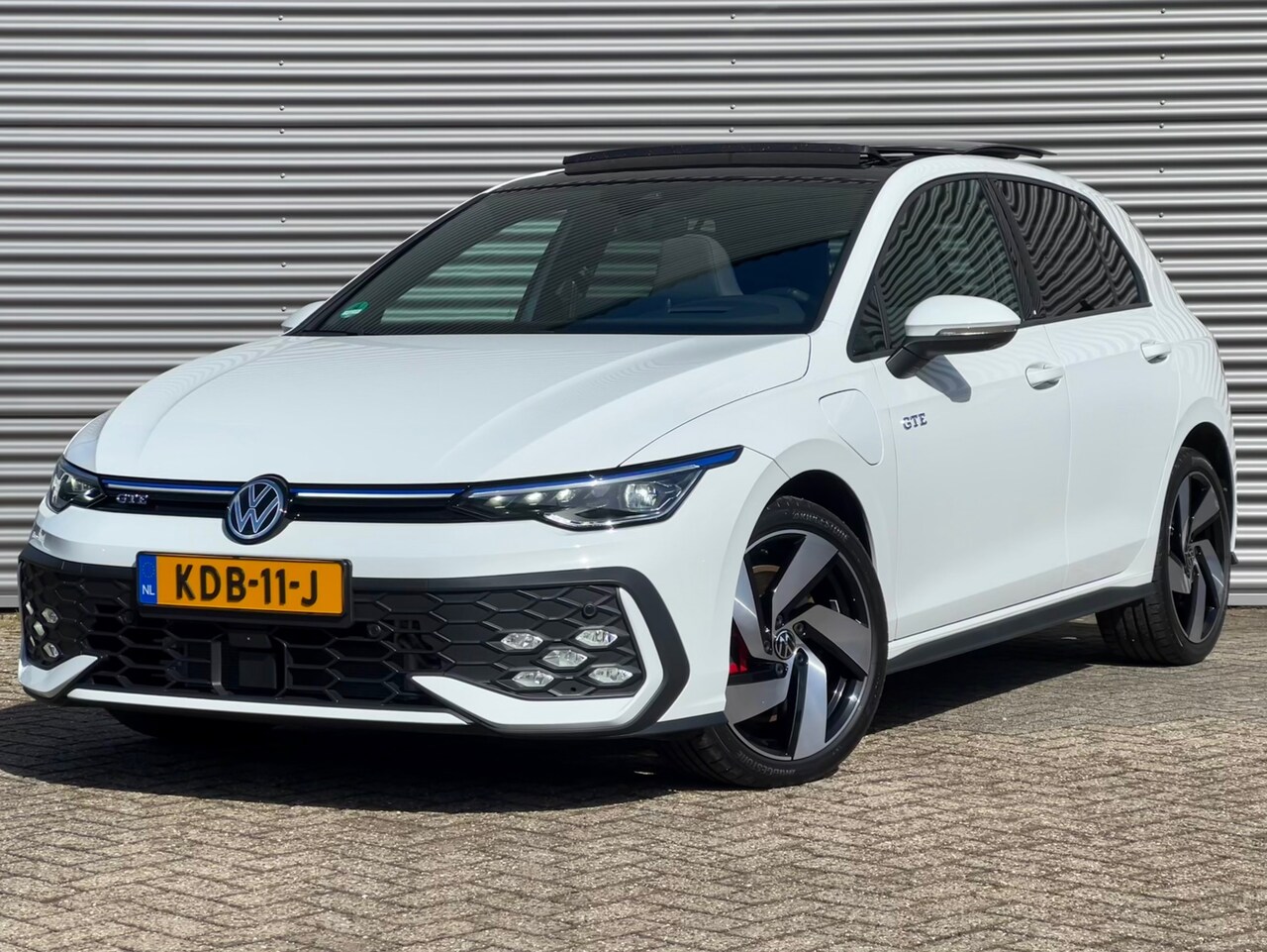 Volkswagen Golf - 1.5 eHybrid GTE 272 PK | IQ-Light | Panorama | Trekhaak | 360 Camera | Head-Up | DCC - AutoWereld.nl