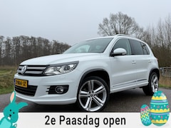 Volkswagen Tiguan - 2.0 TSI R-Line 4Motion Automaat | Panoramadak | 19" Velgen | Velours | Navi | Clima | PDC