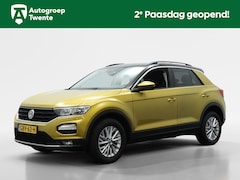 Volkswagen T-Roc - 1.0 TSI Style | Navigatie | Sensoren voor en achter | Apple Carp