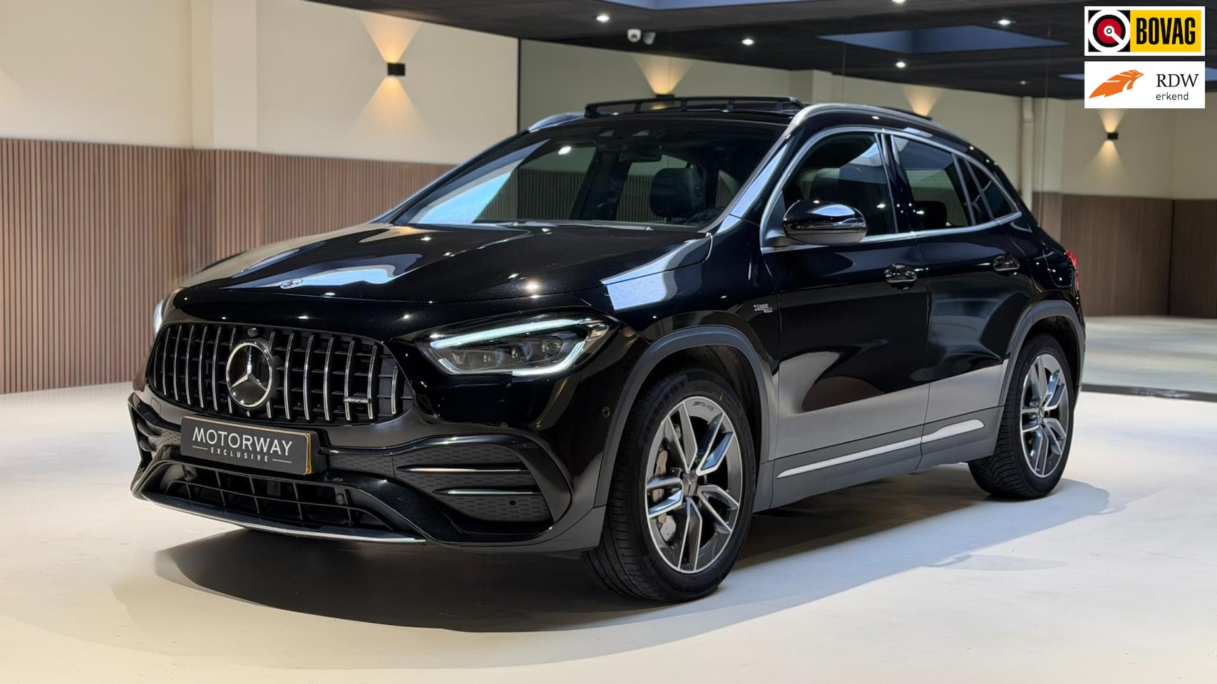Mercedes-Benz GLA-Klasse - AMG 35 4Matic Pano|Memory|Camera|Stoelverwarming|ACC - AutoWereld.nl