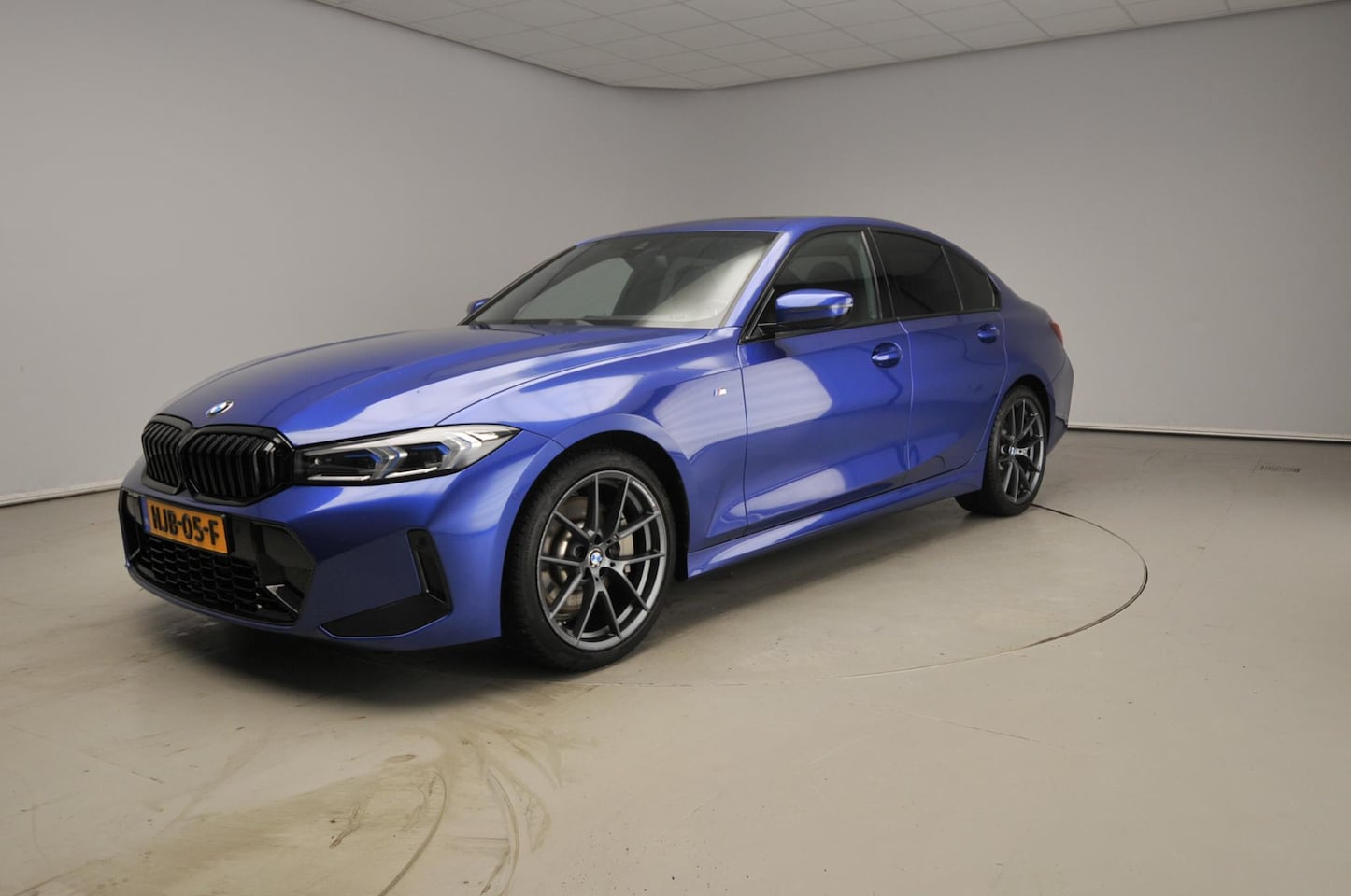 BMW 3-serie - Sedan 330d xDrive | M-Sportpakket | LED | HUD | Schuifdak | Elektr. zetels | Sportstoelen - AutoWereld.nl