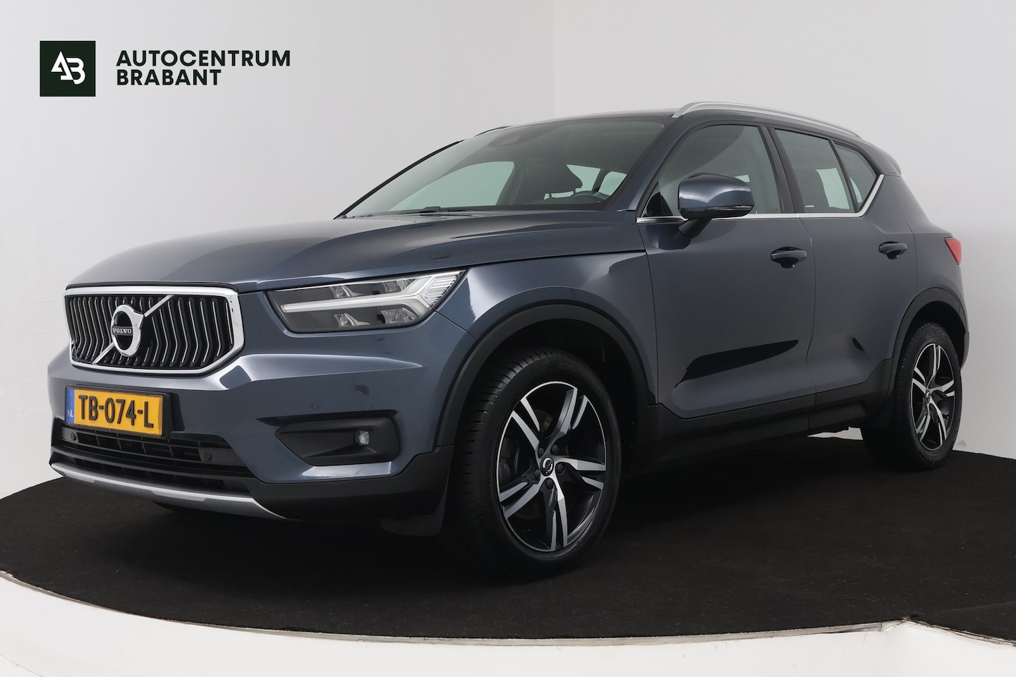 Volvo XC40 - 2.0 T5 AWD Inscription (PANORAMADAK, TREKHAAK, ELEKTR STOELEN, STOEL/STUUR VERWARMING, ACH - AutoWereld.nl
