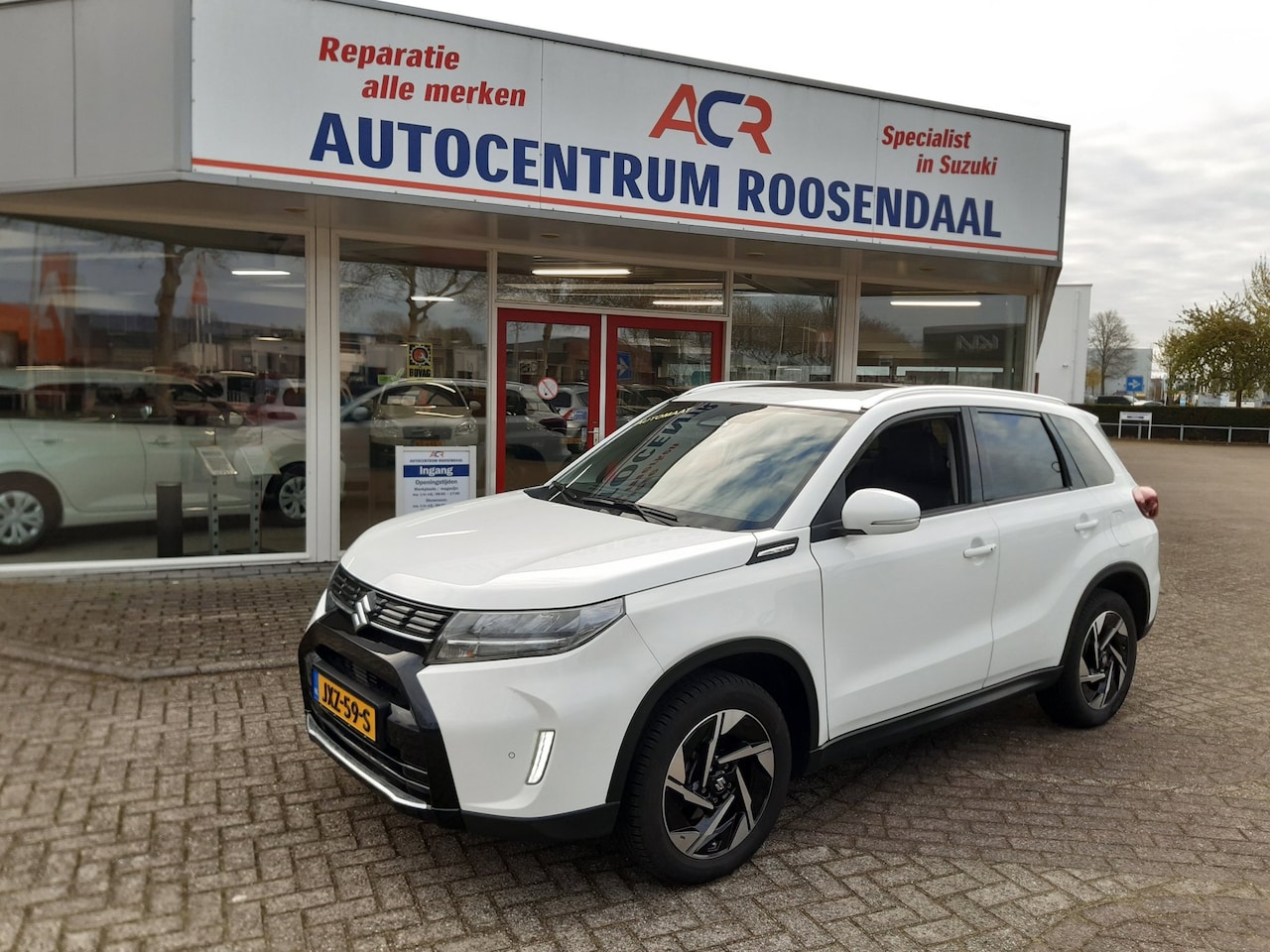 Suzuki Vitara - 1.5 Hybrid Style Automaat luxe uitvoering panorama dak - AutoWereld.nl