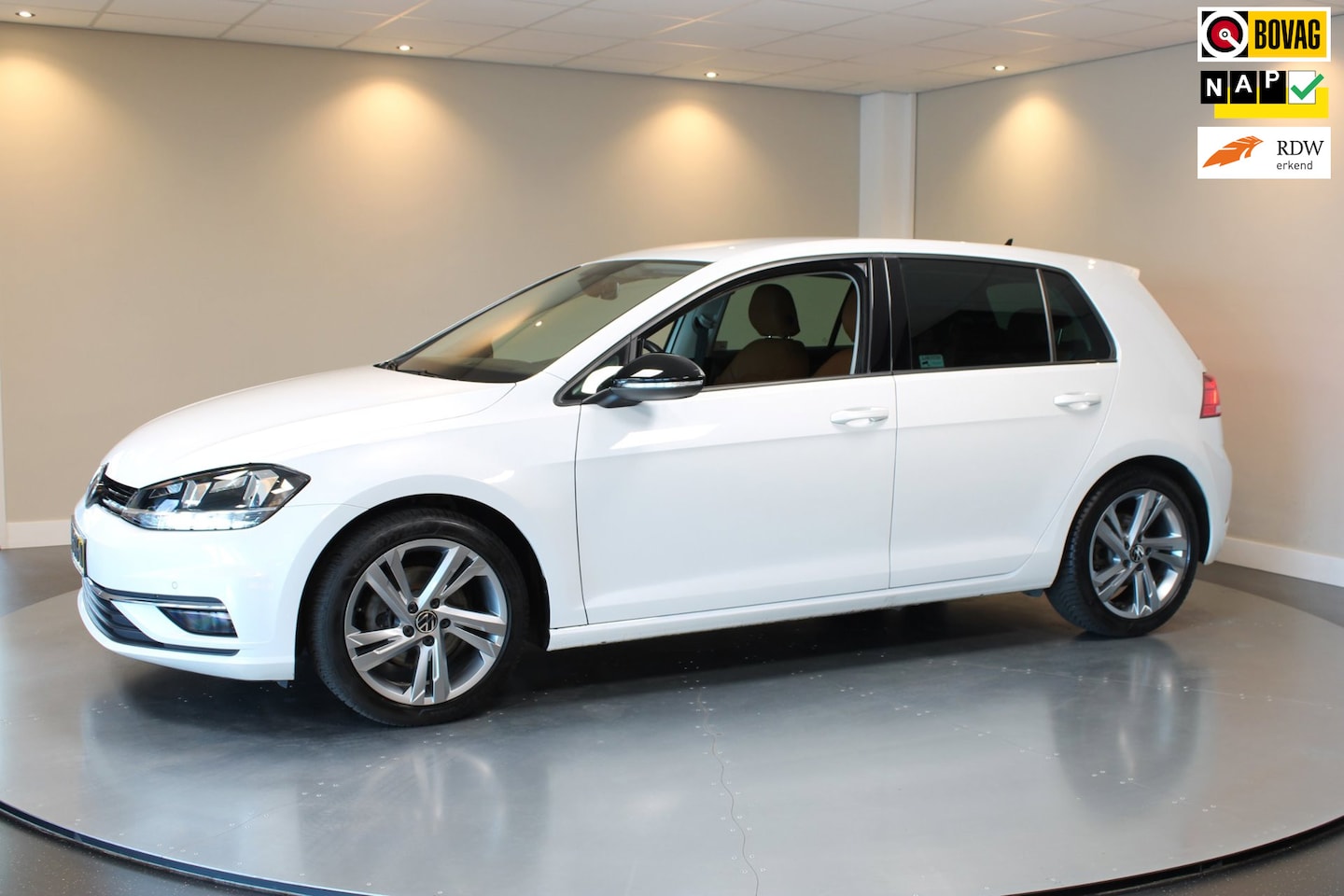 Volkswagen Golf - 1.5 TSI Highline 150Pk! *Cognac Leer* Massage|Virtual-dash|Stoelverw. - AutoWereld.nl