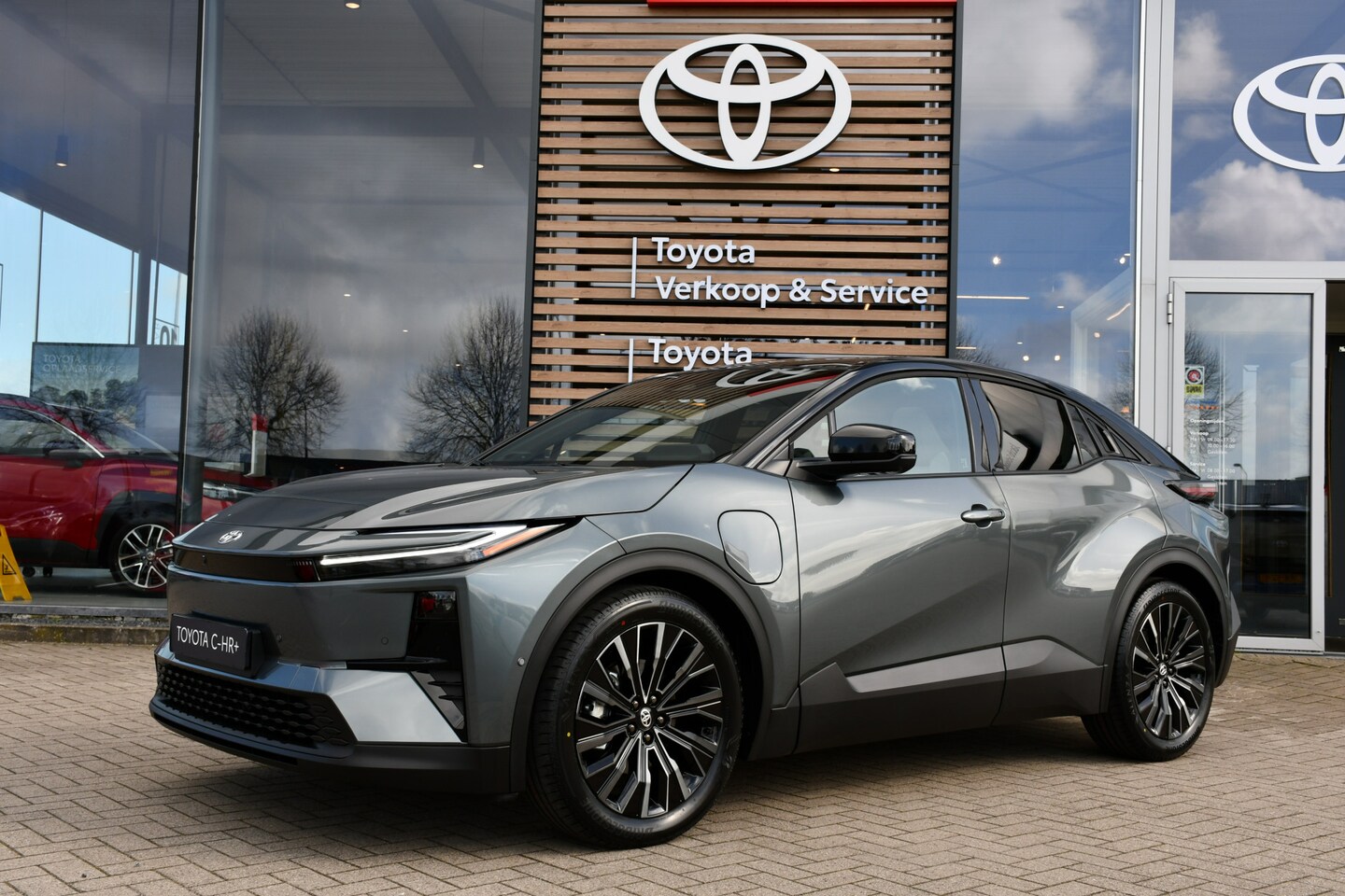 Toyota C-HR - Executive AWD 77 kWh Automaat 343pk | Executive Plus-pakket | Nieuw, direct uit voorraad l - AutoWereld.nl