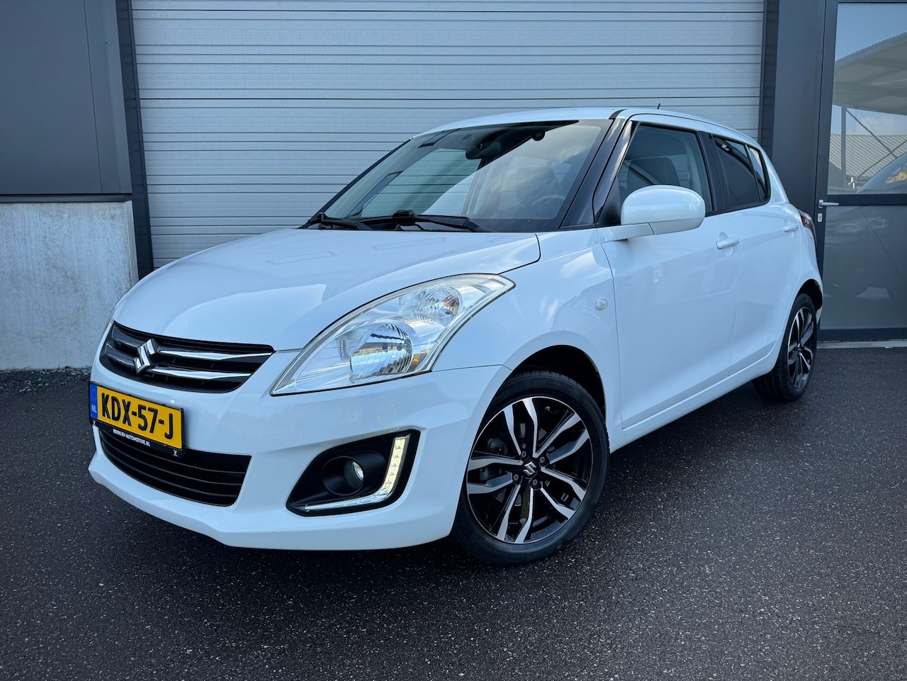 Suzuki Swift - Cruise / Stoelverwarming / Lage KM - AutoWereld.nl