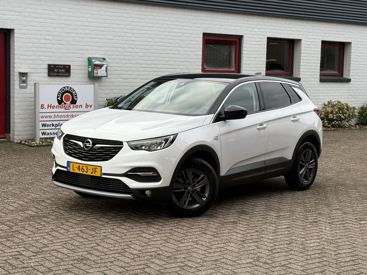 Opel Grandland X - 1.2 Turbo 130pk Edition 2020/ Trekhaak/ Navigatie/ Apple Carplay/ DAB/ Stoelverwarming/ 1 - AutoWereld.nl