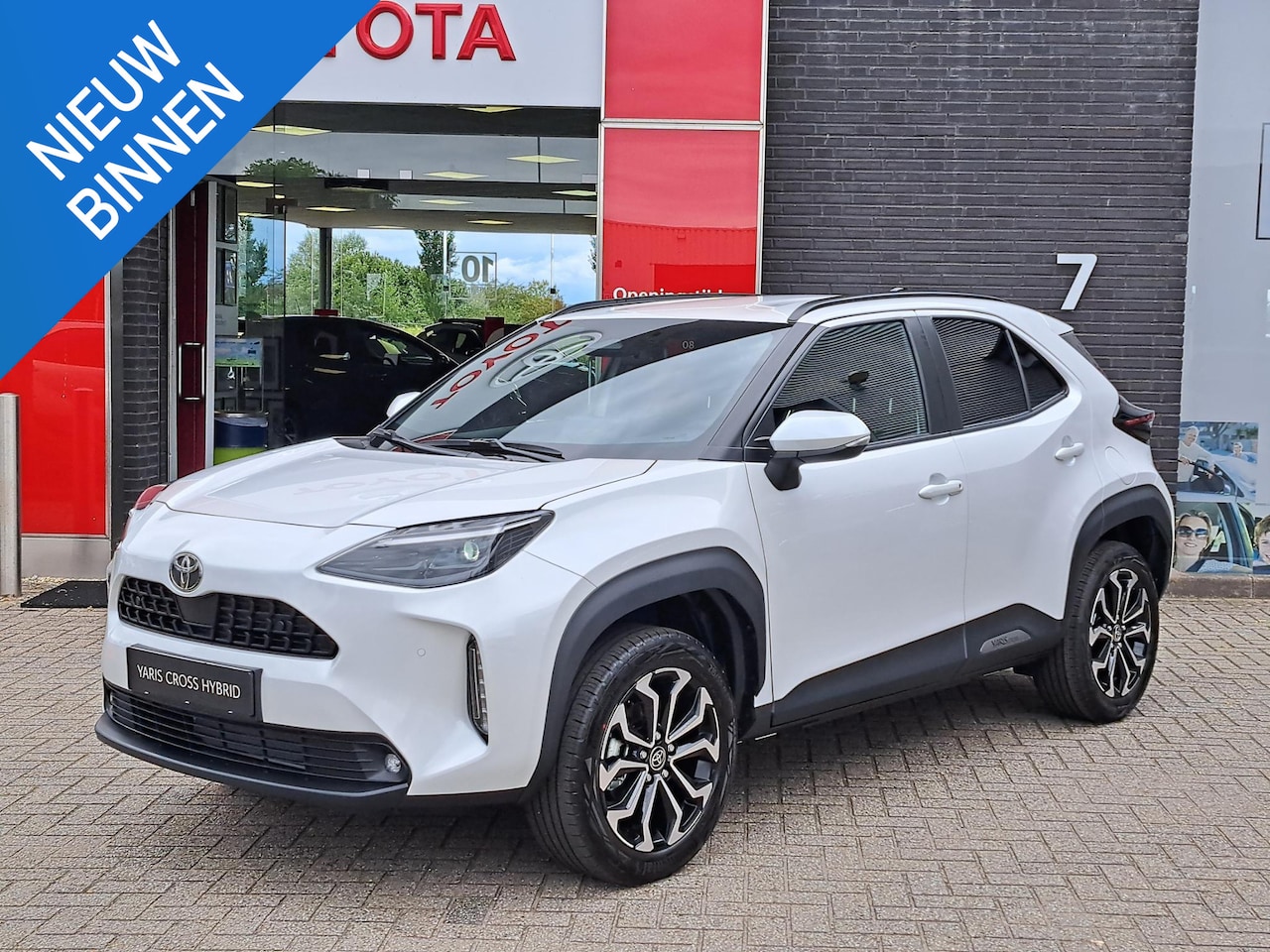 Toyota Yaris Cross - 1.5 Hybrid 130 Dynamic COMFORT PACK NIEUW DIRECT LEVERBAAR STOEL- STUUR- EN VOORRUITVERWAR - AutoWereld.nl